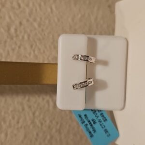 Moissanite. 39 ctw in sterling silver huggie earings